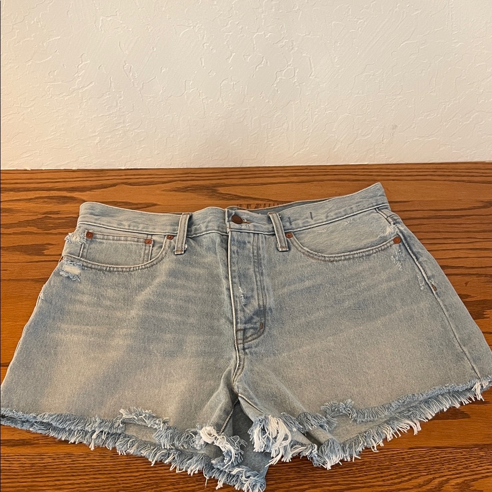 Madewell curvy relaxed denim  Frayed Jean Shorts size 28